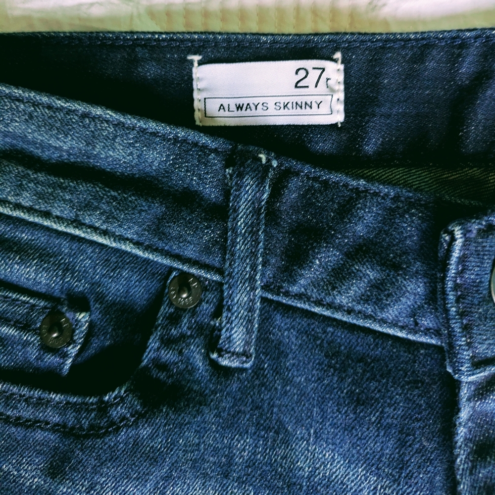 NWT...GAP 1969 Women's "Always Skinny" Denim Shorts Size 27 - Picture 4 of 9
